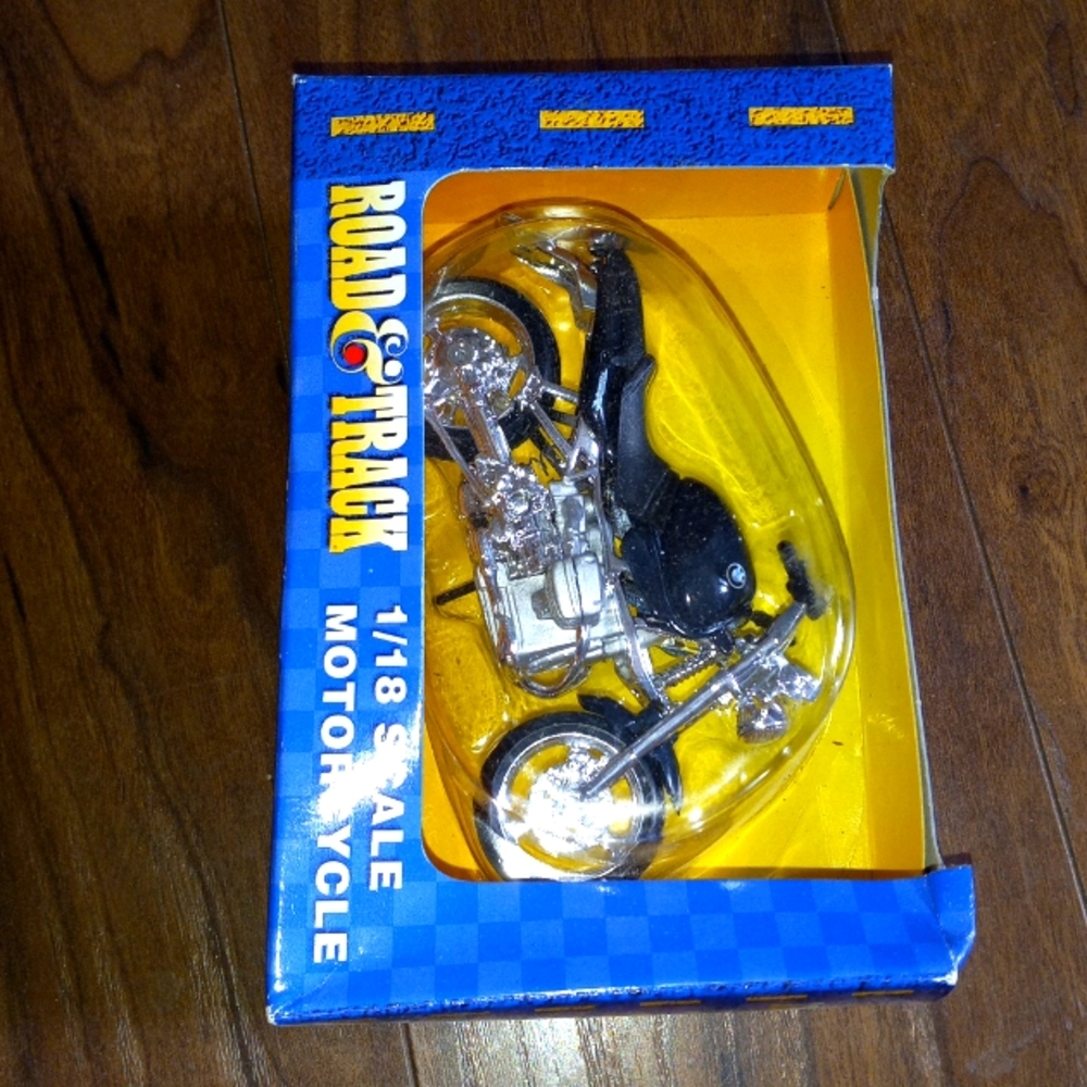 Maisto Road & Track BMW Motorcycle Die Cast 1:18 Scale 31026 NIB.  Brand new in
